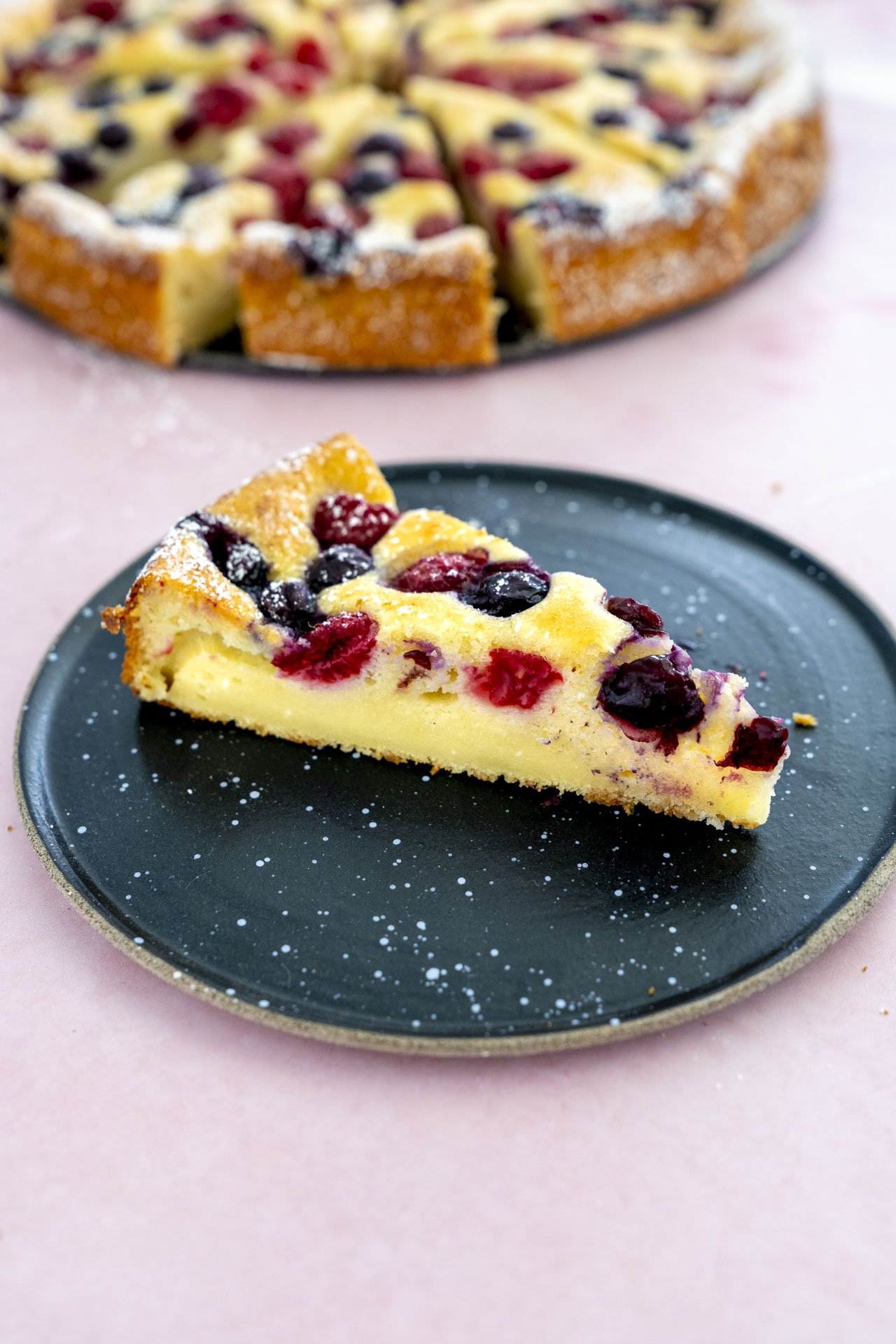 Ricotta-Joghurt-Kuchen mit Beeren - Einfaches Rezept — Backbube